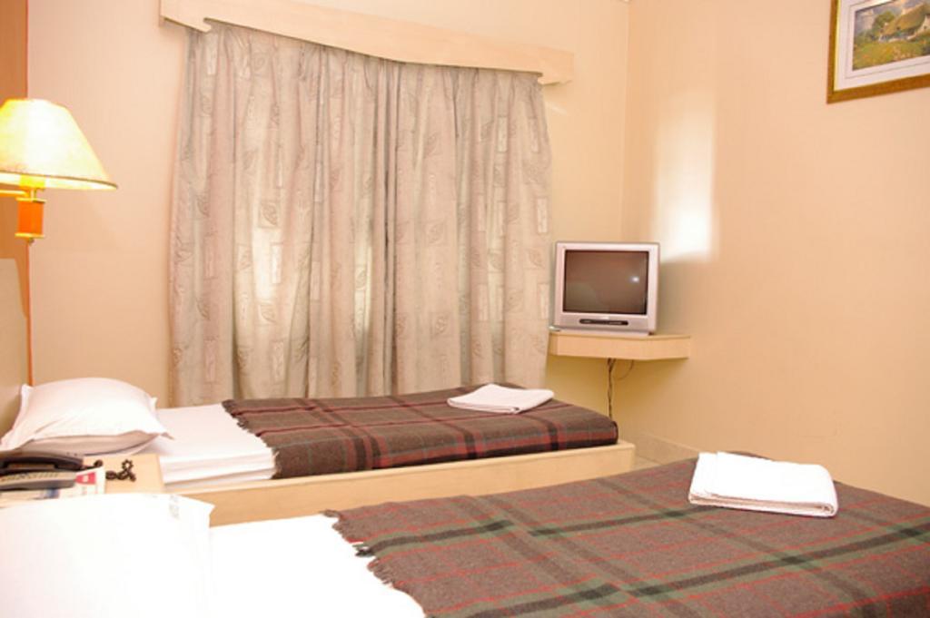 Rivera Hotel Chennai Room photo